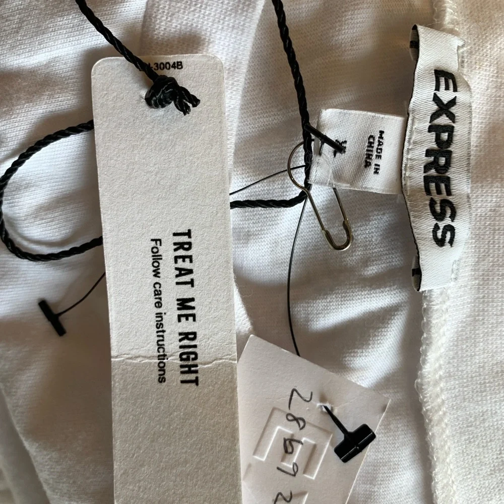 Express White Garment with Tags - Picture 6 of 6